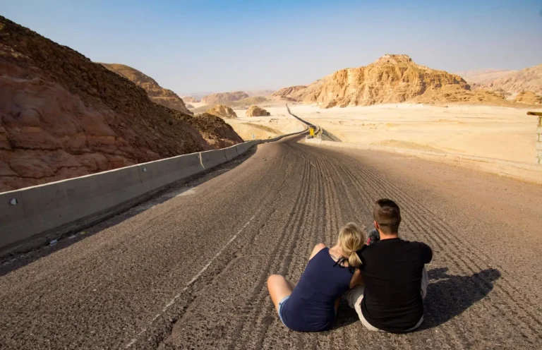 8 Ways How Road Trips Benefit Your Relationships