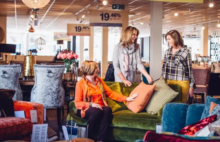 Doom Spending vs. Retail Therapy: Key Differences, Psychology & How to Break the Cycle in 2026