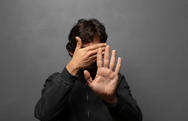 7 Smart Ways to Beat FOBO (Fear of Better Options)